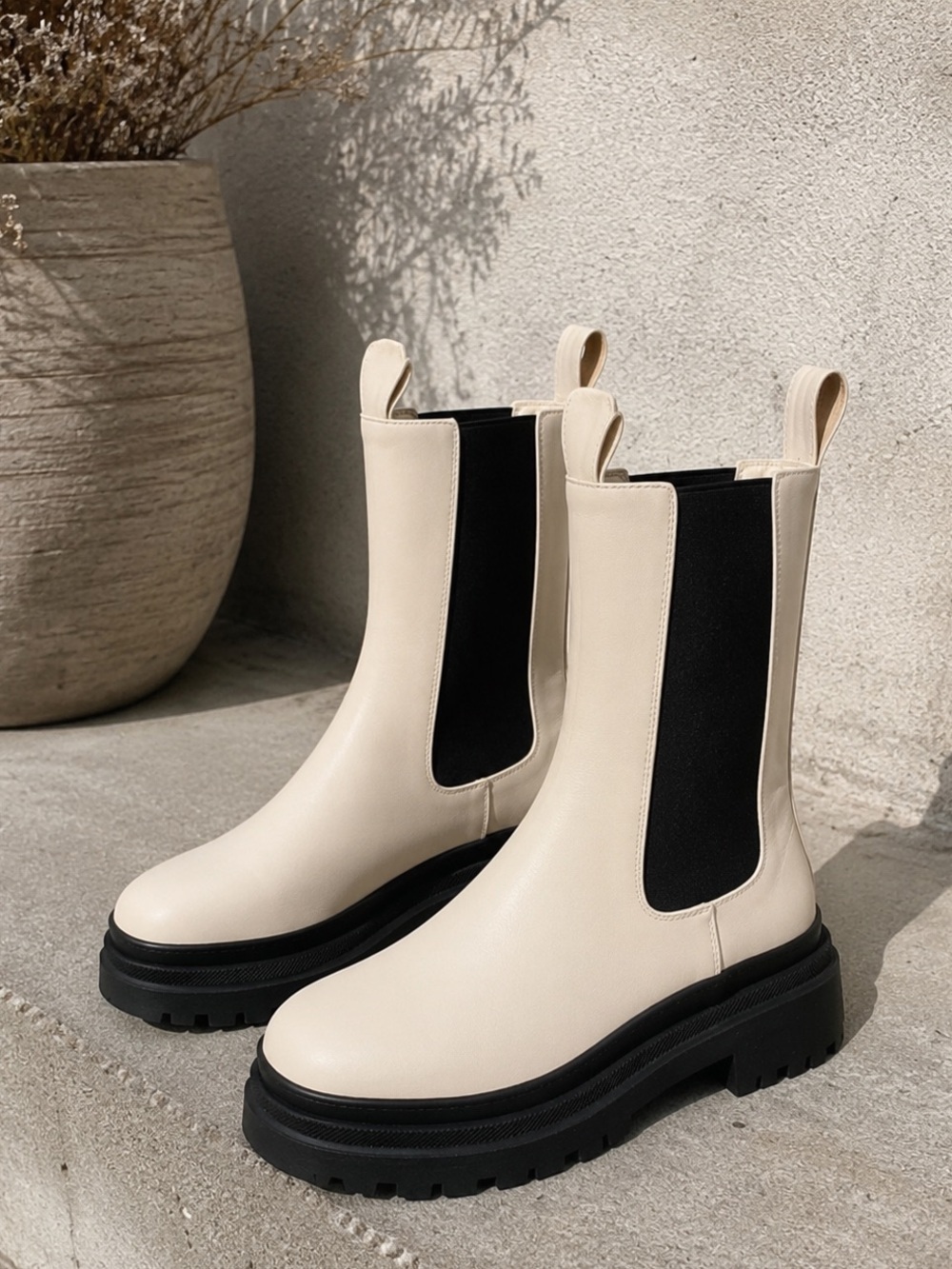 Neutral Cream & Black Trim Platform Chelsea Boots Coastal Size 9